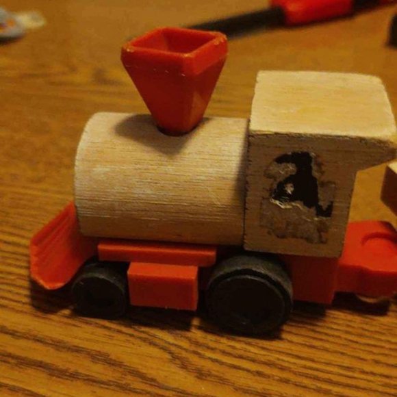 Vintage Mattel 1974 Putt Putt Train Engine, 2 Cars, and 3 People - Picture 2 of 8